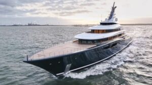 Thông tin chi tiết về siêu du thuyền Breakthrough